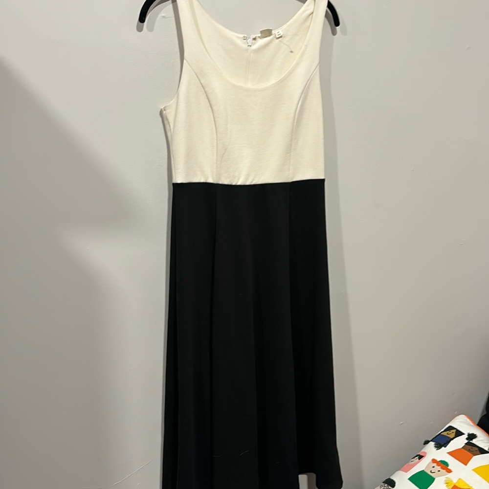EUC. Gap Black and White Dress. Size Four. Midi Length.